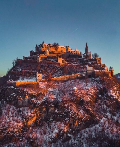 Die Burg Hochosterwitz in Kärnten ❤️ © @ni.n.a.nu #weloveaustria #carinthia #placetovisit #oostenr