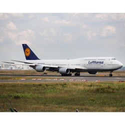 frankfurtspotting:  Because we love the Lufthansa 747-8i - #airplanelovers101 #Instagramaviation #Megaplane #zuerichplanes #zuerichspotter #airbuslover15 #airbusboeingaviation #ig_airplane_club #bertazertyplanes #airbuslovers #airbuslovers #lufthansa