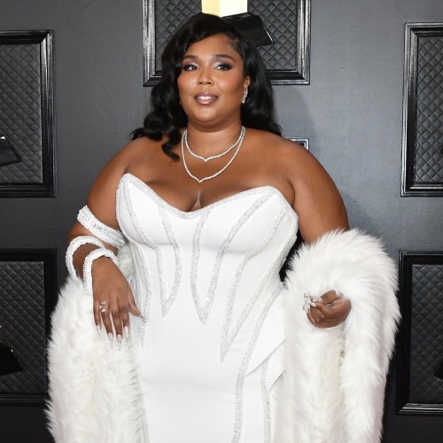 Porn Pics coutureicons:lizzo wearing versace at the