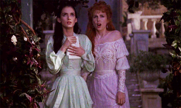 bbcumbercutey:  Winona Ryder (Mina Murray) and Sadie Frost (Lucy Westenra) in Bram