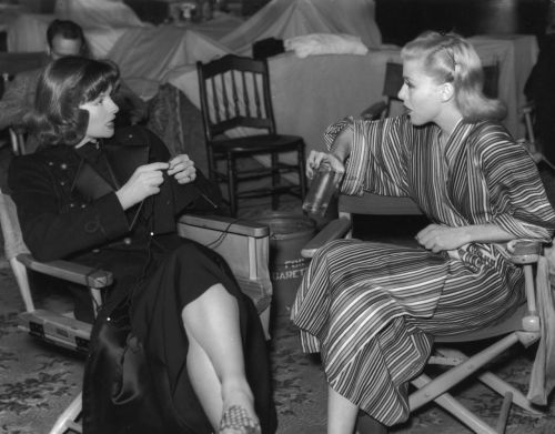 suesnelllives:On the set of Gregory La Cava’s premiere fast-talking dame picture, “Stage Door” (1937