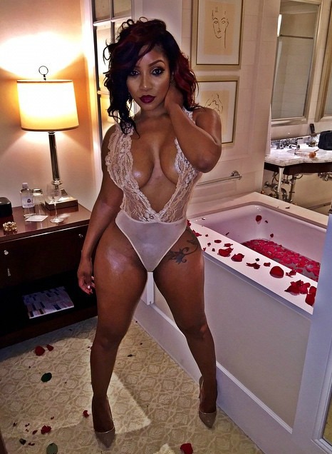 lifeofoh:  IreneTheDream  SOME LUCKY MOTHER FUCKER GETS TO EAT ON THAT, DAMNNNN!