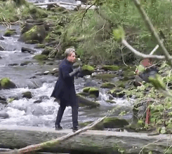thesonicscrew:  superwhollock:   12th Doctor fighting with a spoon [1] [x]  haha