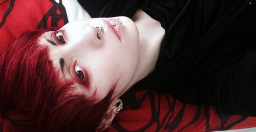 raspberry-corpse: 2o14’s 6 selfies || tagged by Kitten Emperor v0nvamp &amp; sleep-boogeym