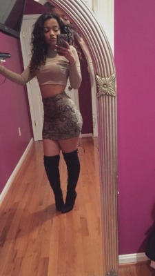 itscruellabitch:  scatterbrainmathmatics:  Spanish jawn😛  That skirt 😍😍