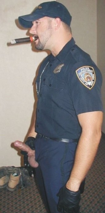 mahoneysmen:  Fuckin’ hot cop meat!  AND he’s a cigar smokin’ DILF!  Yowza!