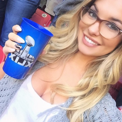 a43uakr7:  Emily Sears| GEEKY GIRL | NERDY GIRLS | GORGEOUS | BEAUTIFUL | STUNNING