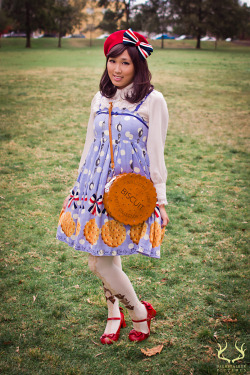 vysanthe:  Casual co-ordinate to a small (terrible) con this weekend. I love this dress and I’ve never taken proper photos in it before! JSK: Emily Temple CuteBlouse: Innocent WorldBag: SwimmerOTKs: Angelic PrettyShoes, Hat: Taobao 