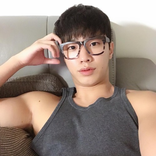 korean-boys: www.instagram.com/hoon.sta