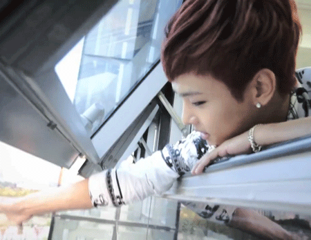 jungtaeks-blog:  VIXX waving at starlights (ノ^∇^) 