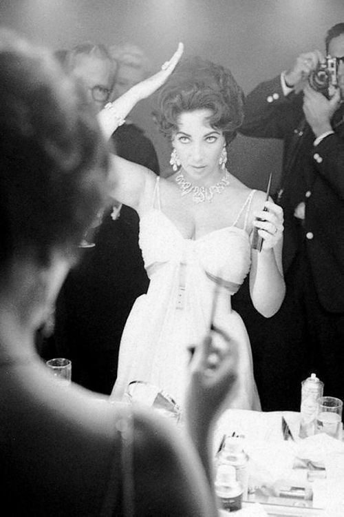 wehadfacesthen: Elizabeth Taylor, 1959, photo by John Bryson