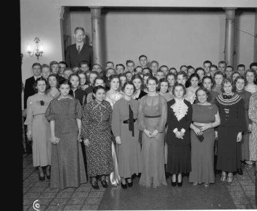 senpai was at the ywca with the alton high class of ‘36, leola lintz and macy pruitt & w.r. curt 86 years ago today! :D #robert wadlow #robert wadlow trash  #i was about to make an 84 years joke but then i remembered that 1936 was 86 years ago! :o  #how time flies!  #2 years ago i had no idea who the girl in the second pic was and now i know its leola :D  #same with the guys! :)