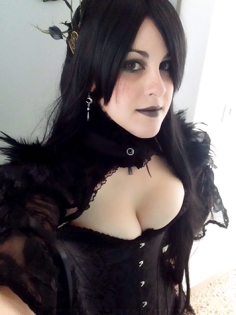 hotcosplaychicks:  Victorian Lady by DancingMisirlou   Follow us on Twitter - http://twitter.com/hotcosplaychick