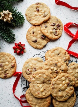 foodffs: CRANBERRY &amp; WHITE CHOCOLATE COOKIES Really nice recipes. Every hour. Show me what you cooked! 
