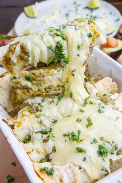 recipehouse:  (via Chicken and Avocado Enchiladas