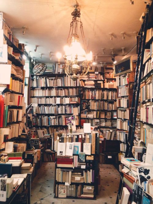 starry-eyed-wolfchild:  The Old Butcher’s Bookshop, Paris