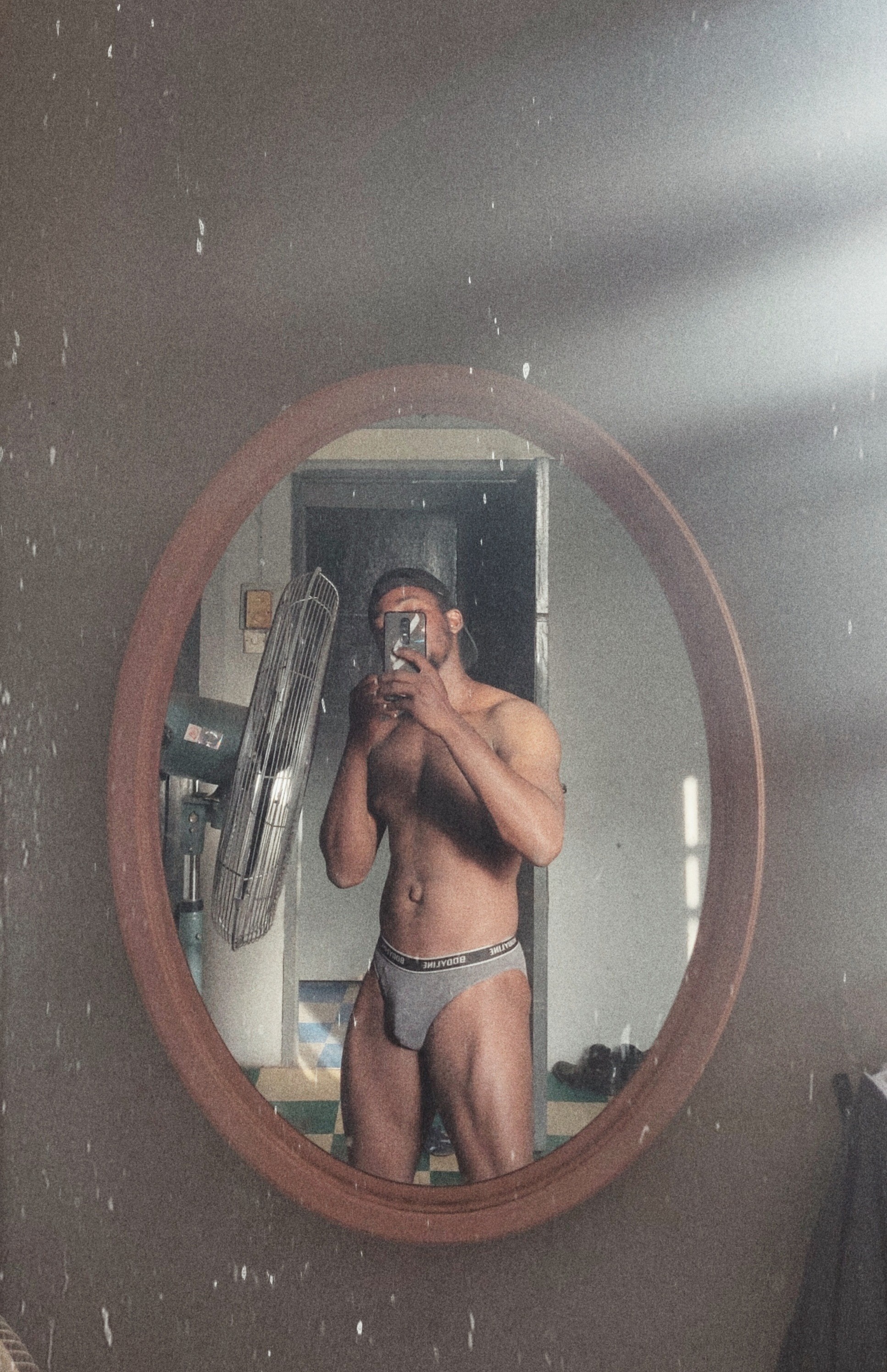 whiteleisure:My pantones are white again. White hot forever.