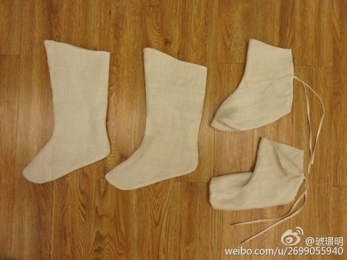 fouryearsofshades: 汉·唐 Sock replicas from Han and Tang dynasties. By  琥璟明.