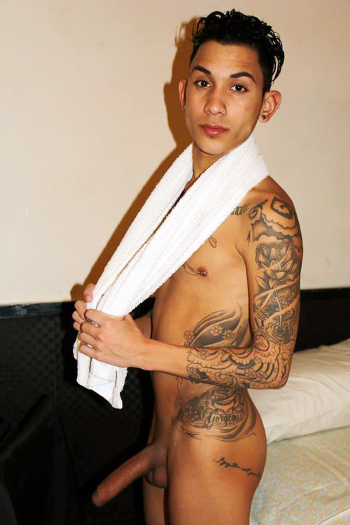 dominicanblackboy:  Sexy gorgeous tatted adult photos