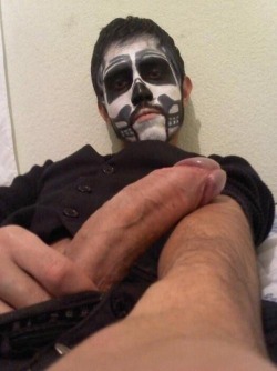 vergasyfetichesgay:    Dick or treat!!..If u wanna see other horny guys follow me at vergasyfetichesgay   