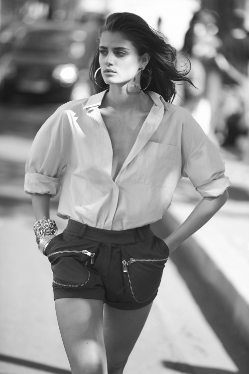 vogue-at-heart:  Taylor Hill for Alexandre Vaulthier RTW Spring/Summer 2017 Lookbook Photographed by