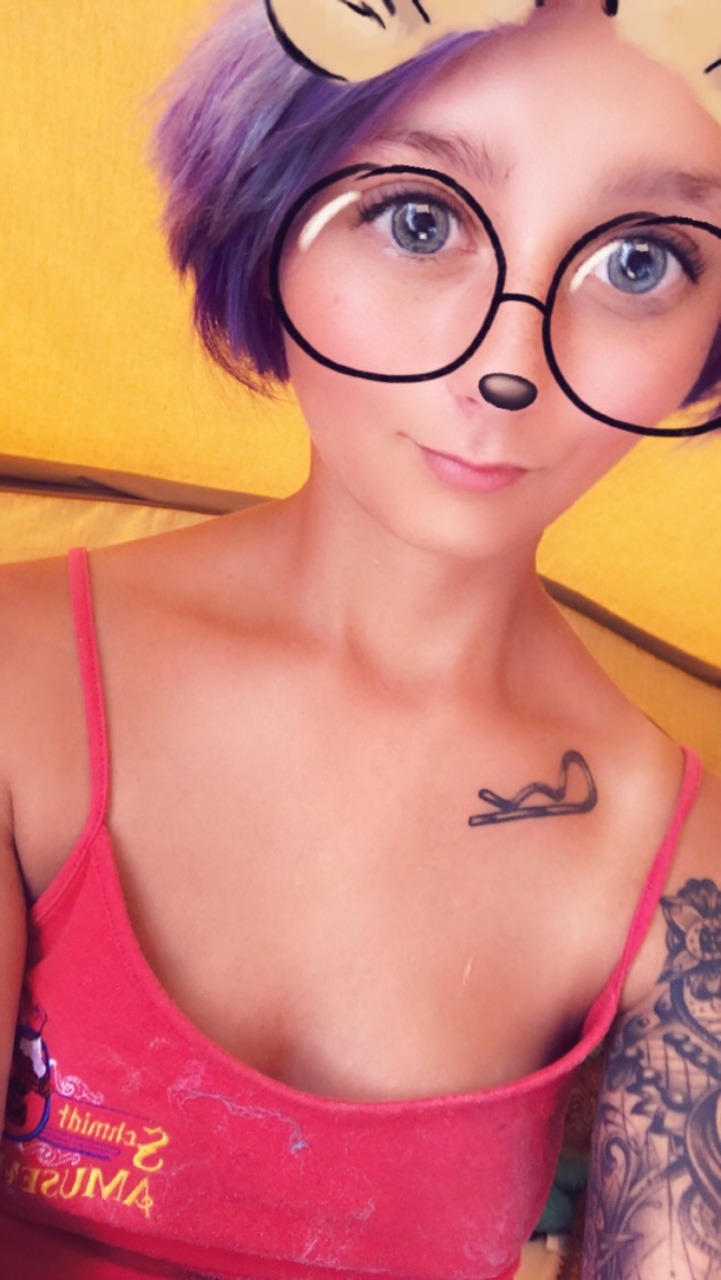 carnival-cutie:  Made a shit ton of cotton candy today and ended up staining my leg