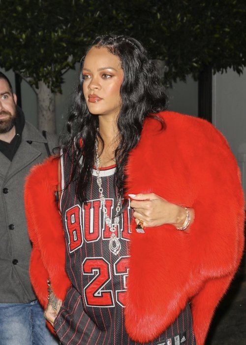 Rihanna in LA last night (2.15)