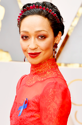 thesovereignempress:glamorousladies:Ruth Negga attends the 89th Annual Academy Awards at Hollywood &