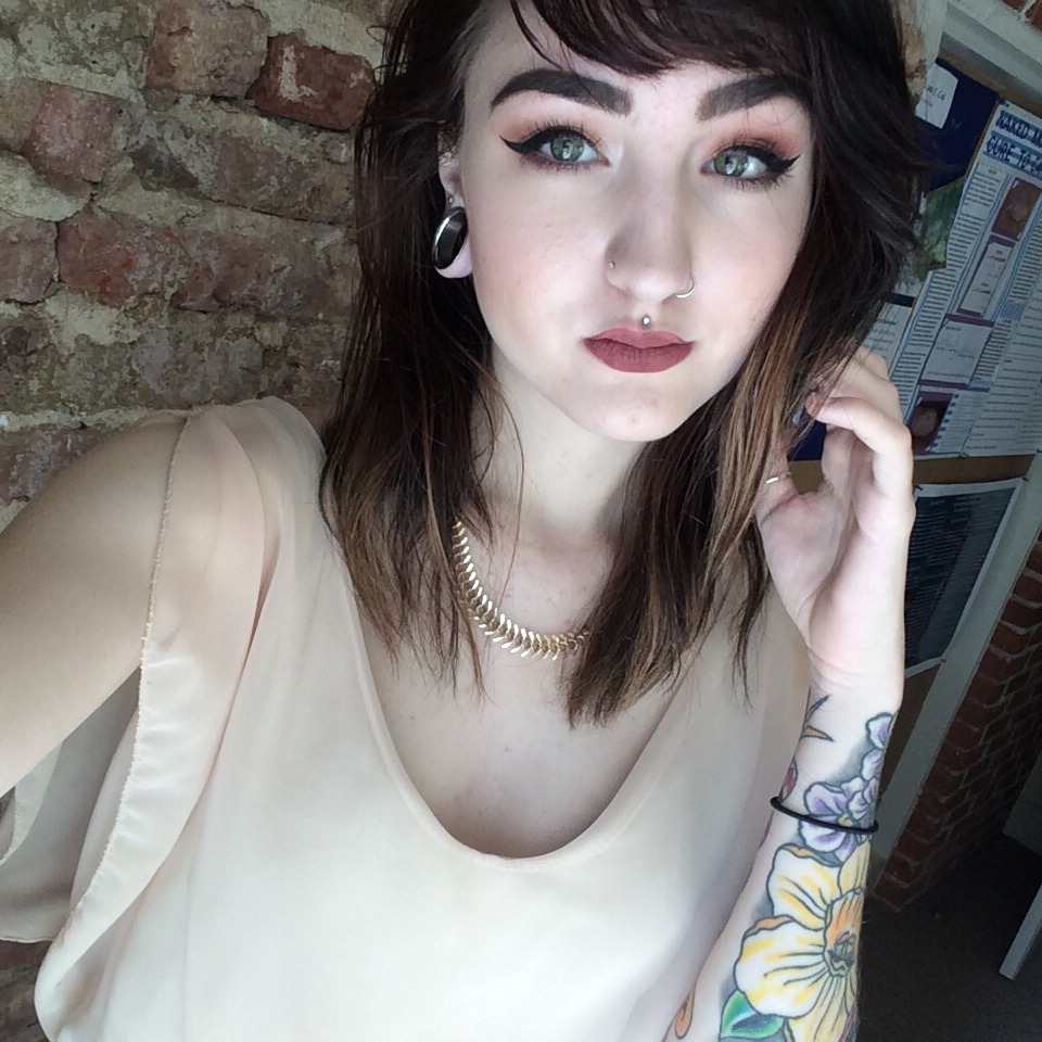 illuminaudo:  when u look ethereal 👼 instagram: @hanoverboard