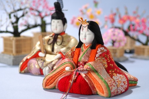 maihanami:Absolutely adorable hinamatsuri style dolls from Mataro-Doll.The precious junihitoe… and t