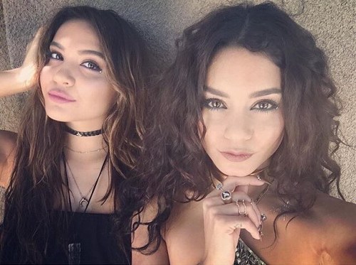 vanessahudgens: Before the dust got us. @stellahudgens