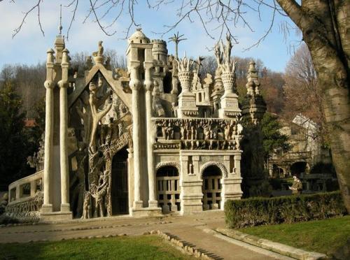 passius:  unicorn-meat-is-too-mainstream:      passius:  10 STRANGEST BUILDINGS IN THE WORLD THE WONDERWORKS BUILDING IN FLORIDA THE BASKET BUILDING IN OHIO THE MONTREAL BIOSPHERE IN CANADA RIPLEY’S BELIEVE IT OR NOT BUILDING IN CANADA BANKNOTE BUILDING