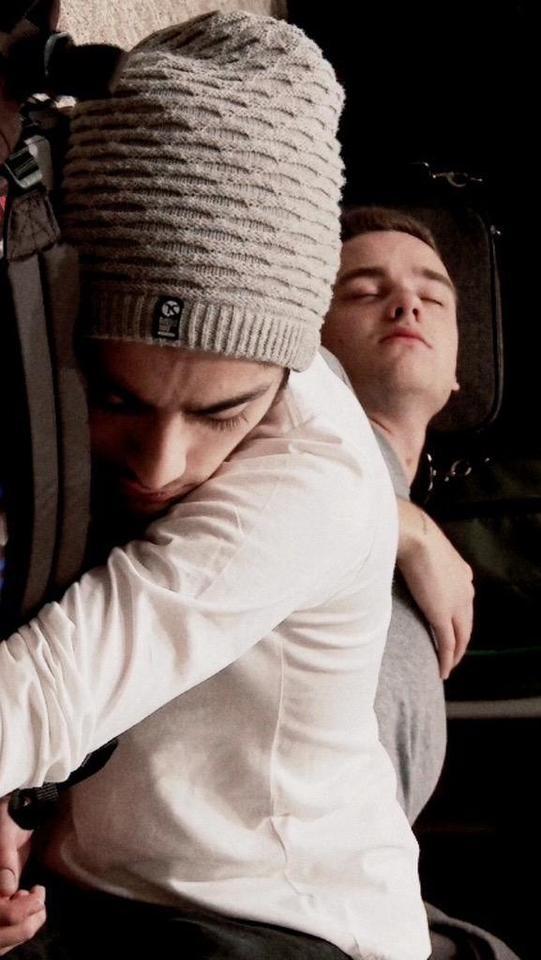 ZARRY Me Está Confundiendo. (ayuda) / ZARRY It's Confusing Me. (help)