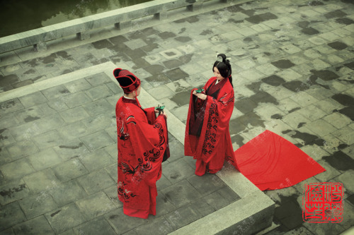 Traditional Chinese fashion, hanfu wedding in Han dynasty style. 粉黛流芳