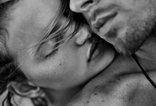 essencevita:  Amami, perché, senza te, niente posso niente sono. Verlaine. 