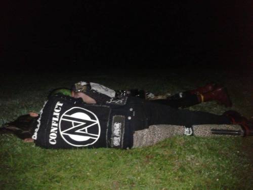 anarchyandcha0s:  takin a nap in a feild with rory (maybe a little drunk) ;)