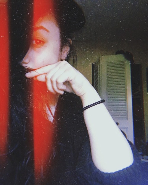 haleyincarnate:Feeling like hiding away this evening.