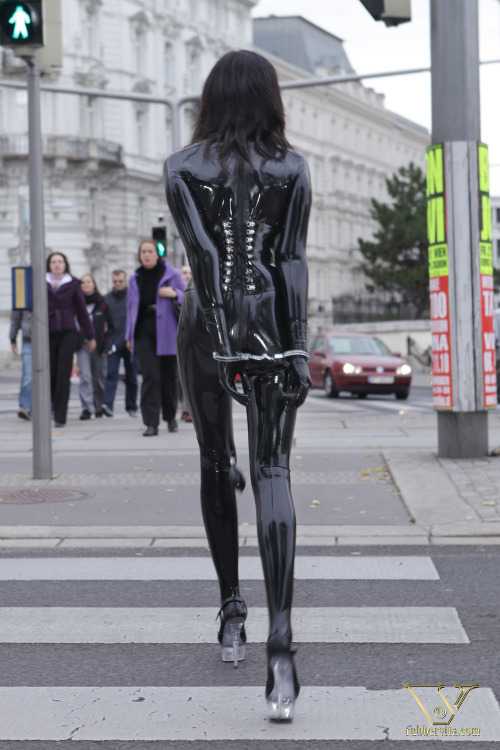 nylonette-blog-reblogs:  Just reminds me of a time many years ago when I met a married