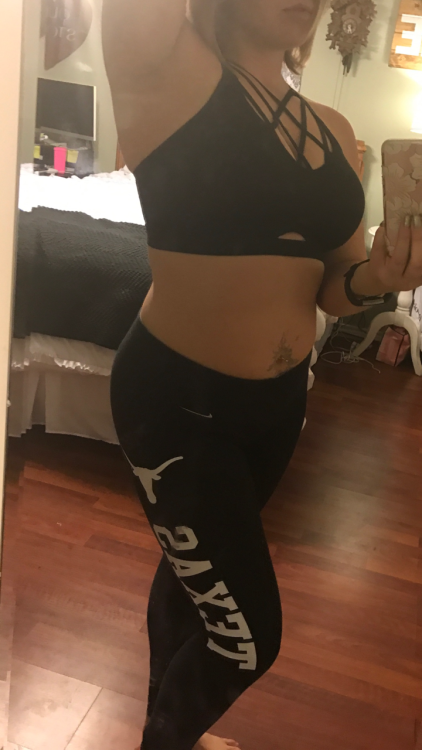 aubreytxcouple: Texas Workout gear today. I don’t think she knows just how sexy she is.