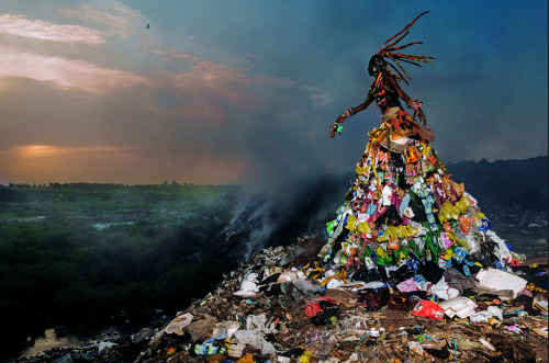 velvetbrown:  a—fri—ca:  From the series ‘Prophecy’ by the beninese photographer Fabrice Monteiro who lives and works in Dakar, Senegal. Inspired by the art photographer Fabrice Monteiro and the Senegalese stylist Doulsy, ecofund, in collaboration