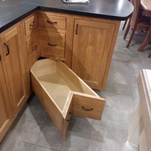 pancakeke: look at this cursed ass kitchen drawer I just saw on google images