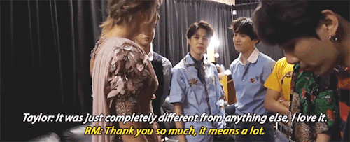 Taylor Swift Meets BTS Backstage At The 2018 Billboard Music Awards