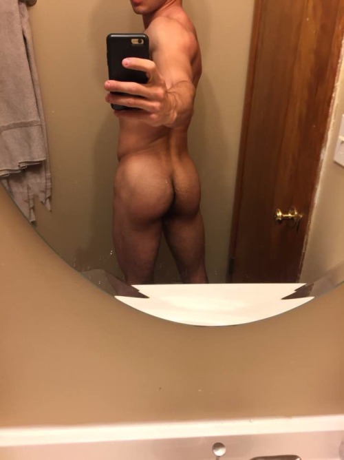 snapchathotguys:  Follow me for more hot straight guysAdd me on Snapchat for exclusive content: tumblrhotguys2Backup account: tumblrhotguys3Feel free to send me your pics and videos to Snapchat 