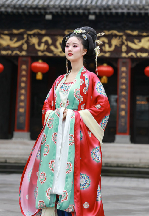 hanfugallery:Traditional Chinese hanfu | Tang dynasty style | Wedding dress by 重回汉唐