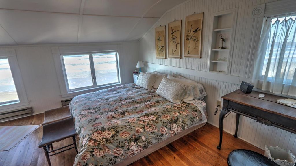househunting: $375,000/2 br 758 sq ft Newport, OR 