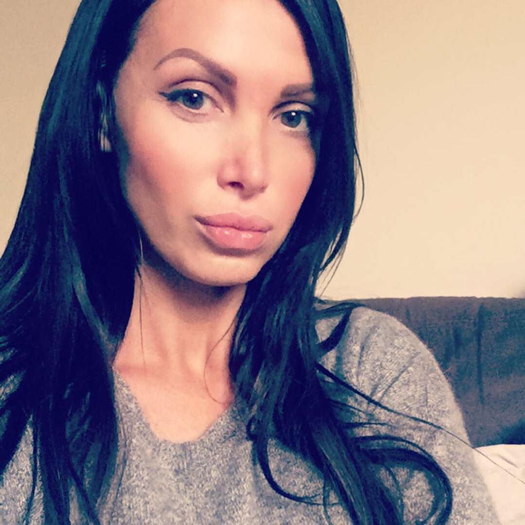 Greetings from Toronto 🇨🇦 Add me on snapchat: benzmafia by nikkibenz