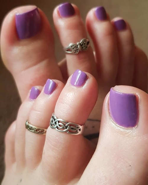 Well hey there purple! #footfetishnation #footfetishmodel #footfetishbabe #feet #footfetishworld #fo