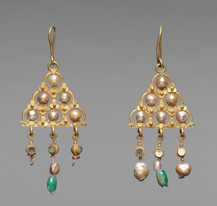 theancientwayoflife:~ Earrings (pair).  Place of origin: Byzantium Period: early