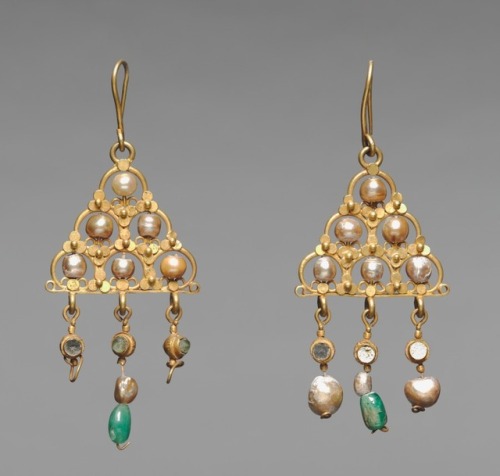 theancientwayoflife:~ Earrings (pair). Place of origin: ByzantiumPeriod: early Byzantine periodDate:
