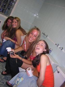 pissingteens:  More girls pissing at http://pissingteens.tumblr.com/